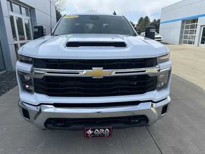 2024 Chevrolet 2500 Crew Cab, $51577. Photo 3