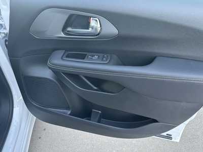 2025 Chrysler Pacifica, $44453. Photo 11