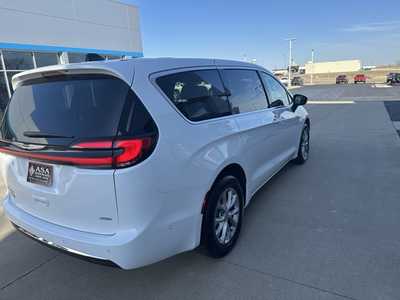 2025 Chrysler Pacifica, $44453. Photo 3