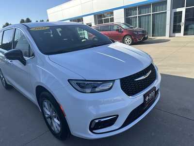 2025 Chrysler Pacifica, $44453. Photo 4