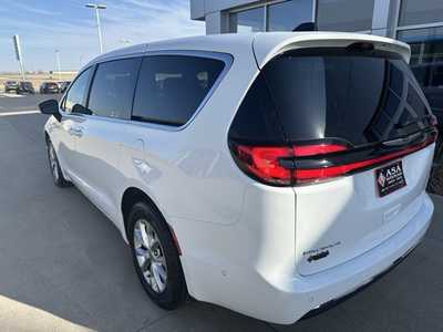 2025 Chrysler Pacifica, $44453. Photo 7
