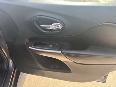 2019 Jeep Cherokee, $21949. Photo 11