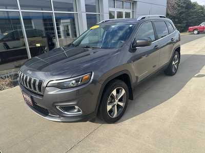 2019 Jeep Cherokee, $21949. Photo 2