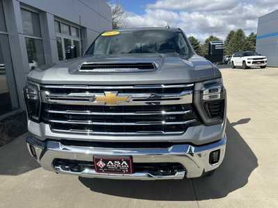 2025 Chevrolet 3500 Crew Cab, $81500. Photo 5