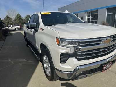 2022 Chevrolet 1500 Crew Cab, $46999. Photo 4