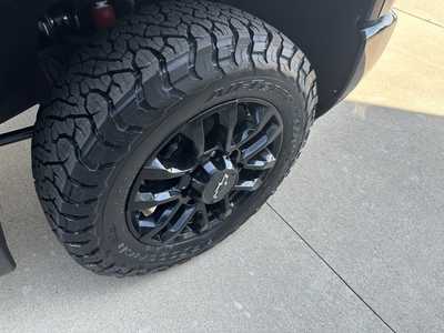 2025 Chevrolet 2500 Crew Cab, $76230. Photo 9