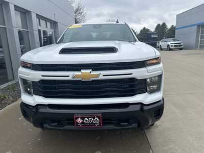 2025 Chevrolet 2500 Crew Cab, $. Photo 3