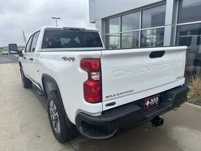 2025 Chevrolet 2500 Crew Cab, $. Photo 5
