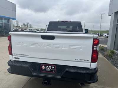 2025 Chevrolet 2500 Crew Cab, $. Photo 6