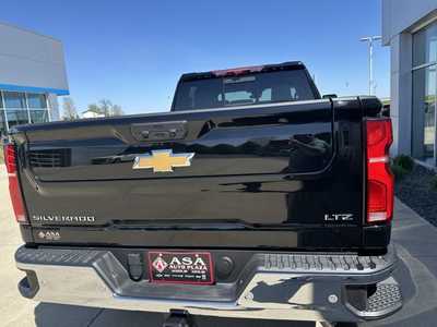 2025 Chevrolet 3500 Crew Cab, $. Photo 4
