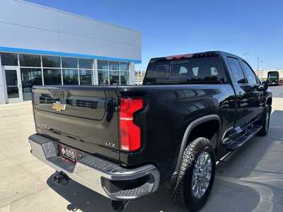 2025 Chevrolet 3500 Crew Cab, $. Photo 5