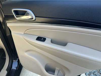 2020 Jeep Grand Cherokee, $25755. Photo 10
