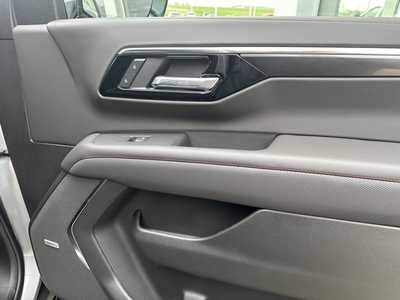 2025 Chevrolet Suburban, $79325. Photo 11