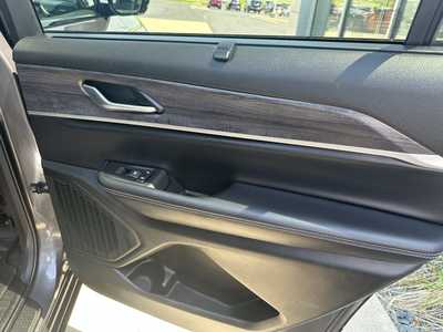2025 Jeep Grand Cherokee L, $46860. Photo 12