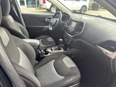 2017 Jeep Cherokee, $10885. Photo 8