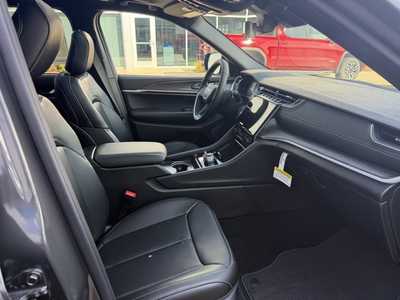 2025 Jeep Grand Cherokee, $54405. Photo 12