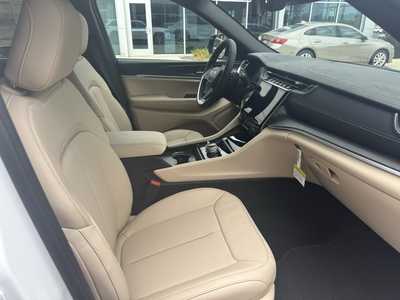 2025 Jeep Grand Cherokee, $53710. Photo 10
