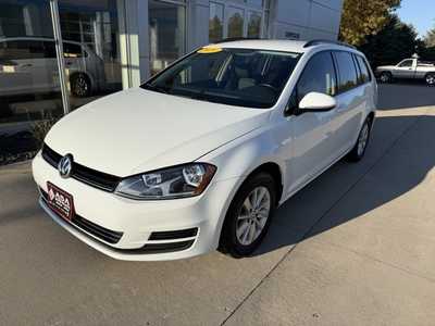 2016 Volkswagen Golf, $12595. Photo 2