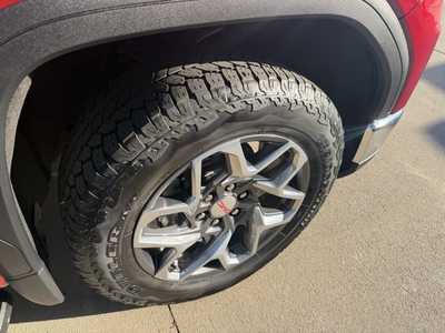 2024 GMC 1500 Crew Cab, $52988. Photo 9