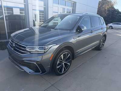 2022 Volkswagen Tiguan, $30775. Photo 2