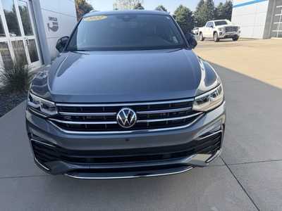 2022 Volkswagen Tiguan, $30775. Photo 3