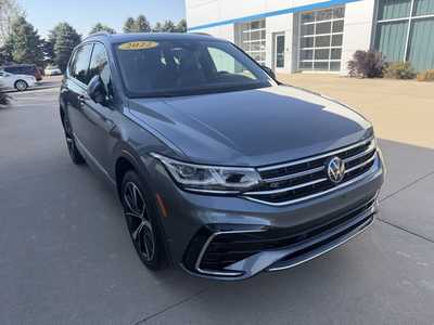 2022 Volkswagen Tiguan, $30775. Photo 4