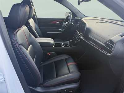 2025 Chevrolet Traverse, $52997. Photo 9