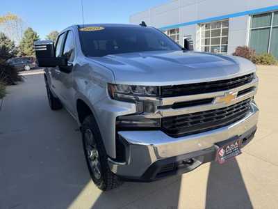 2020 Chevrolet 1500 Crew Cab, $24925. Photo 4