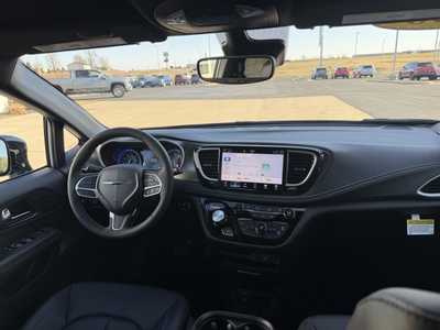 2026 Chrysler Pacifica, $44140. Photo 12