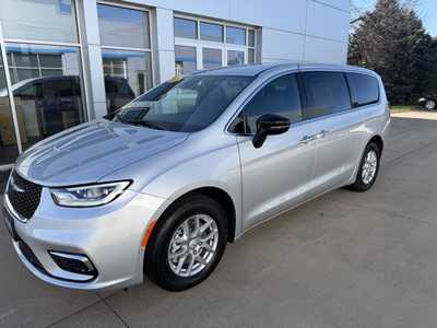 2026 Chrysler Pacifica, $44140. Photo 2