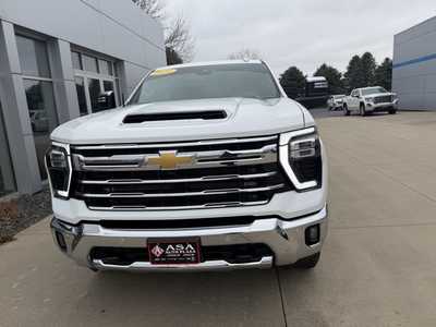 2024 Chevrolet 2500 Crew Cab, $65999. Photo 3