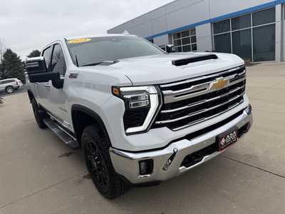2024 Chevrolet 2500 Crew Cab, $65999. Photo 4