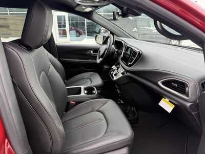 2026 Chrysler Pacifica, $46910. Photo 10