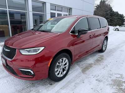 2026 Chrysler Pacifica, $46910. Photo 2