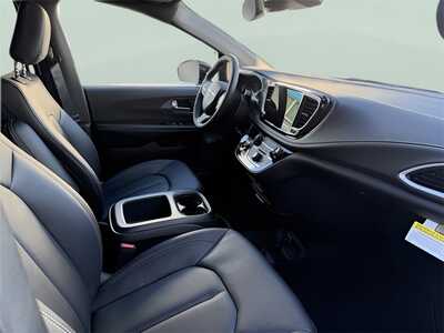2026 Chrysler Pacifica, $46640. Photo 12
