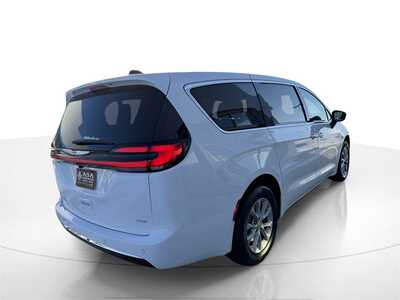 2026 Chrysler Pacifica, $46640. Photo 4