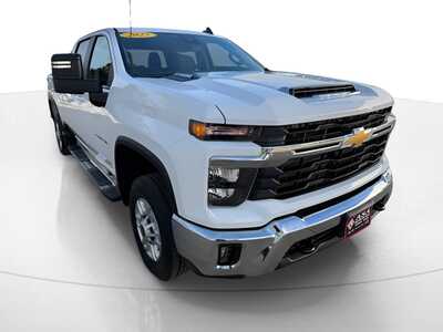 2025 Chevrolet 2500 Crew Cab, $58470. Photo 3