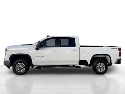 2025 Chevrolet 2500 Crew Cab, $58470. Photo 7