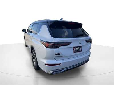 2025 Mitsubishi Outlander, $33959. Photo 6
