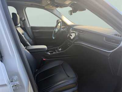 2024 Jeep Grand Cherokee, $34427. Photo 8