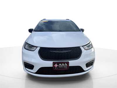 2025 Chrysler Pacifica, $36777. Photo 2