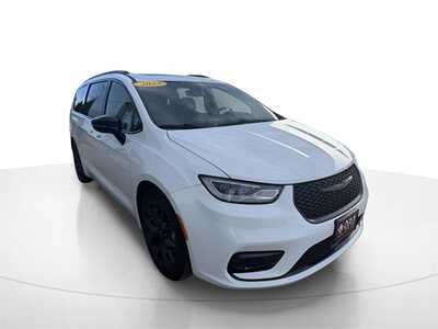 2025 Chrysler Pacifica, $36777. Photo 3