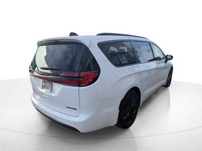 2025 Chrysler Pacifica, $36777. Photo 4
