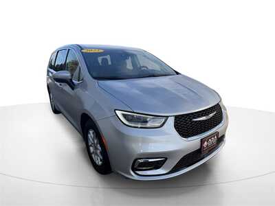 2023 Chrysler Pacifica, $26435. Photo 3