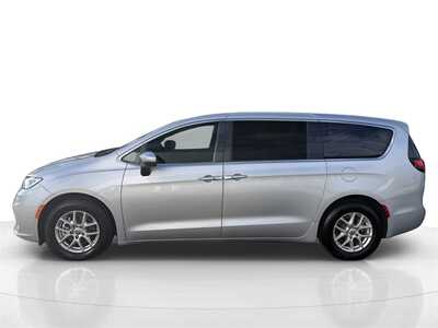 2023 Chrysler Pacifica, $26435. Photo 7