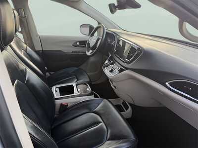 2023 Chrysler Pacifica, $26435. Photo 8