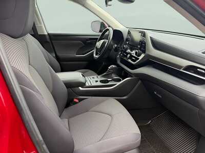 2020 Toyota Highlander, $25773. Photo 10