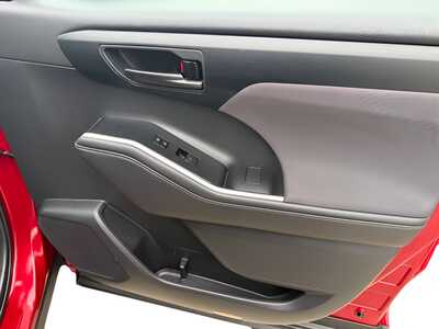 2020 Toyota Highlander, $25773. Photo 11