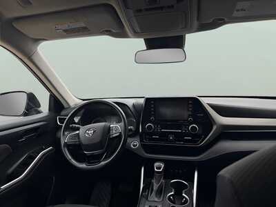 2020 Toyota Highlander, $25773. Photo 12