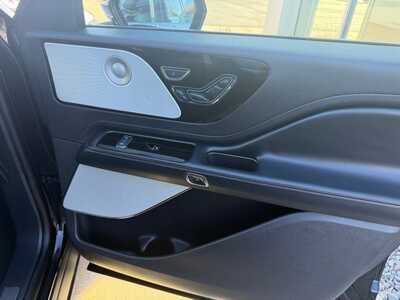 2025 Lincoln Aviator, $64555. Photo 11